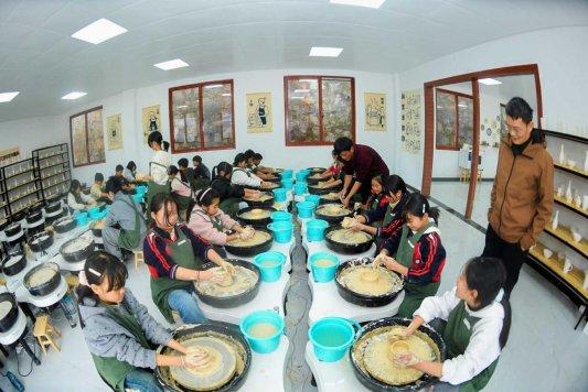 实盘配资一般不超过多少 2025年优秀体彩公益金资助项目媒体采风活动 小彩票大担当 刺梨贡米满园香 ——中央专项彩票公益金助力七星关区烧杠产业示范园谱写乡村振兴新篇章